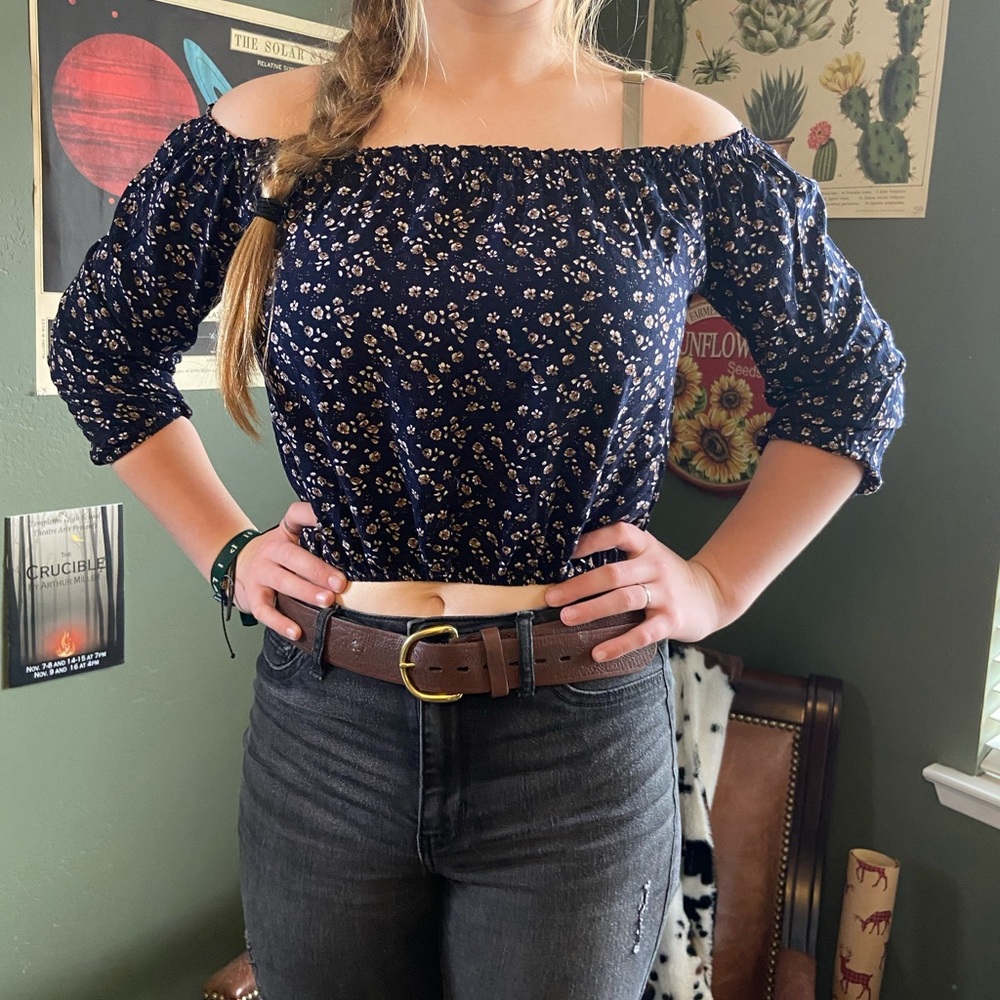 Brandy Melville Off-the-shoulder Blouse